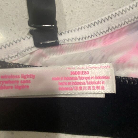 Victoria’s Secret bra wear everywhere wireless lightly lined bra size 36DD - Picture 7 of 7